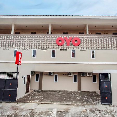OYO 134 Lg Residence Surabaya Buitenkant foto