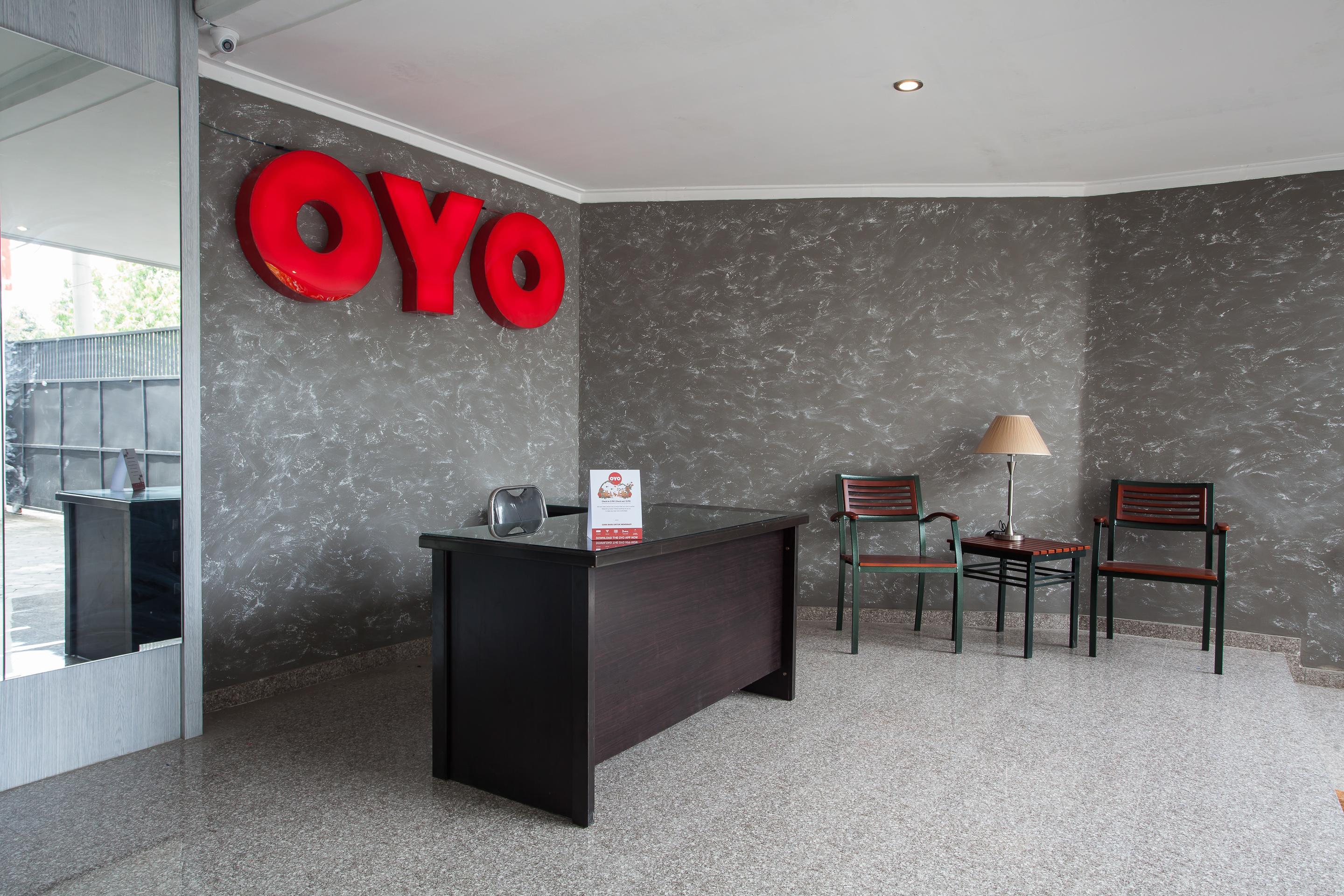OYO 134 Lg Residence Surabaya Buitenkant foto