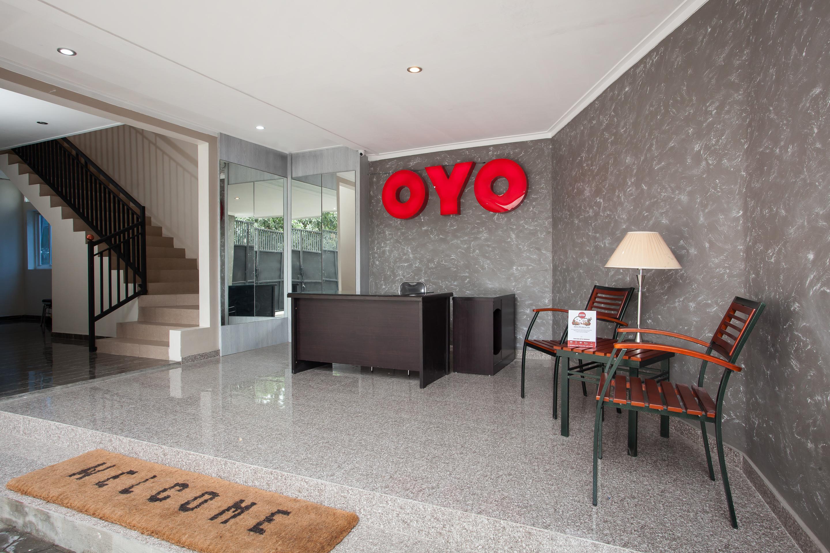 OYO 134 Lg Residence Surabaya Buitenkant foto