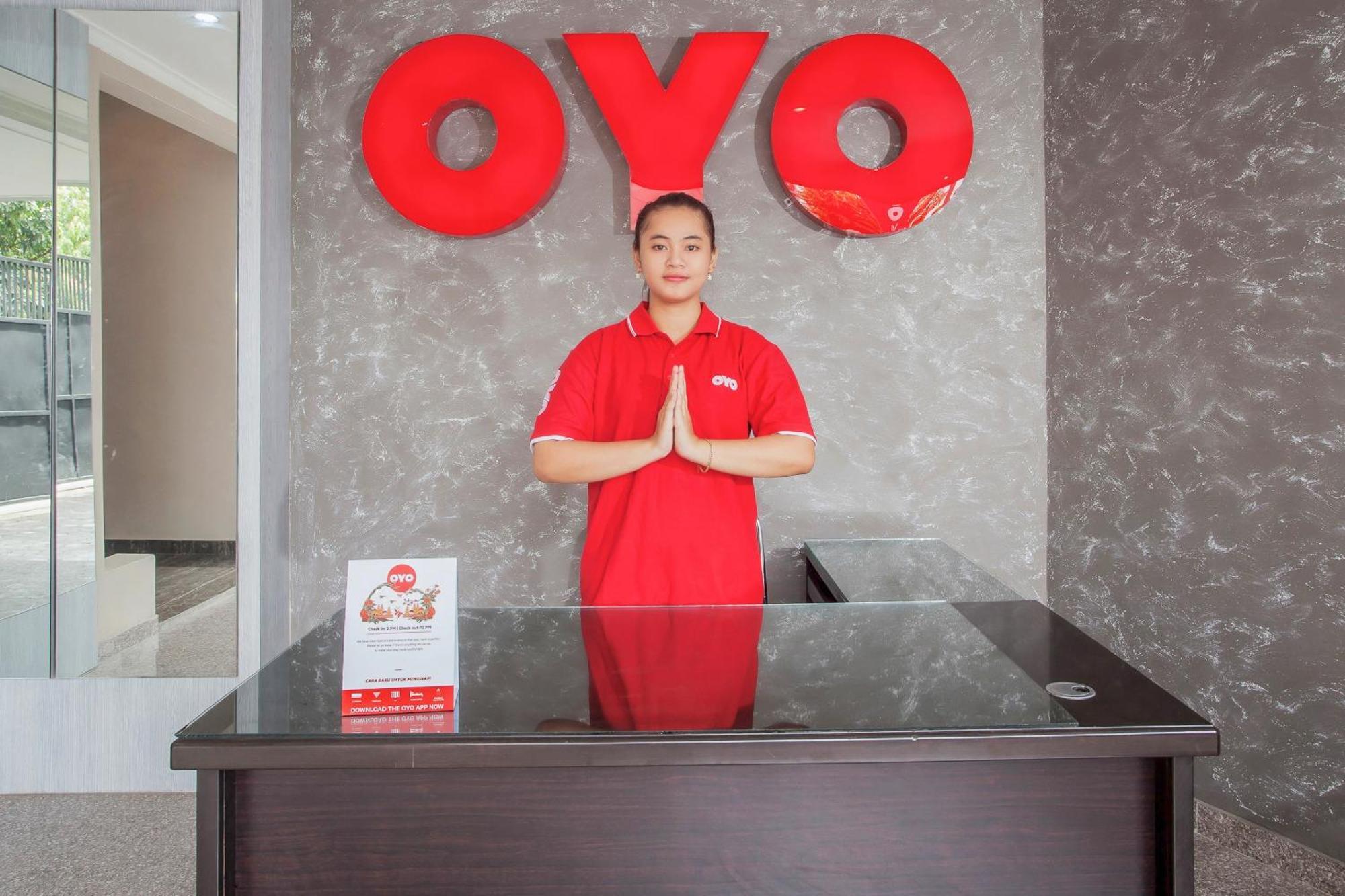 OYO 134 Lg Residence Surabaya Buitenkant foto